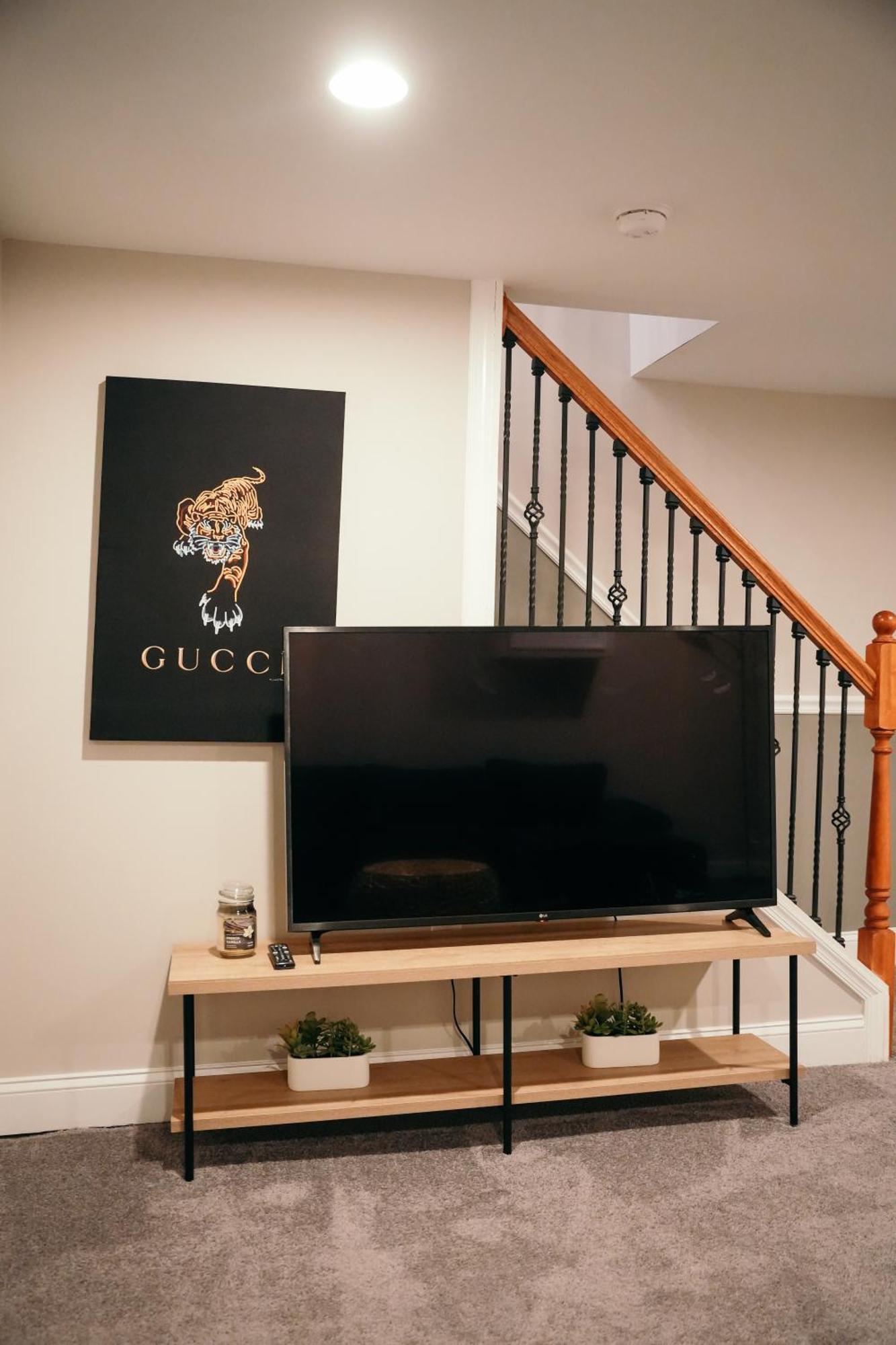Apartment Charm Luxury 4 Bedroom Brick