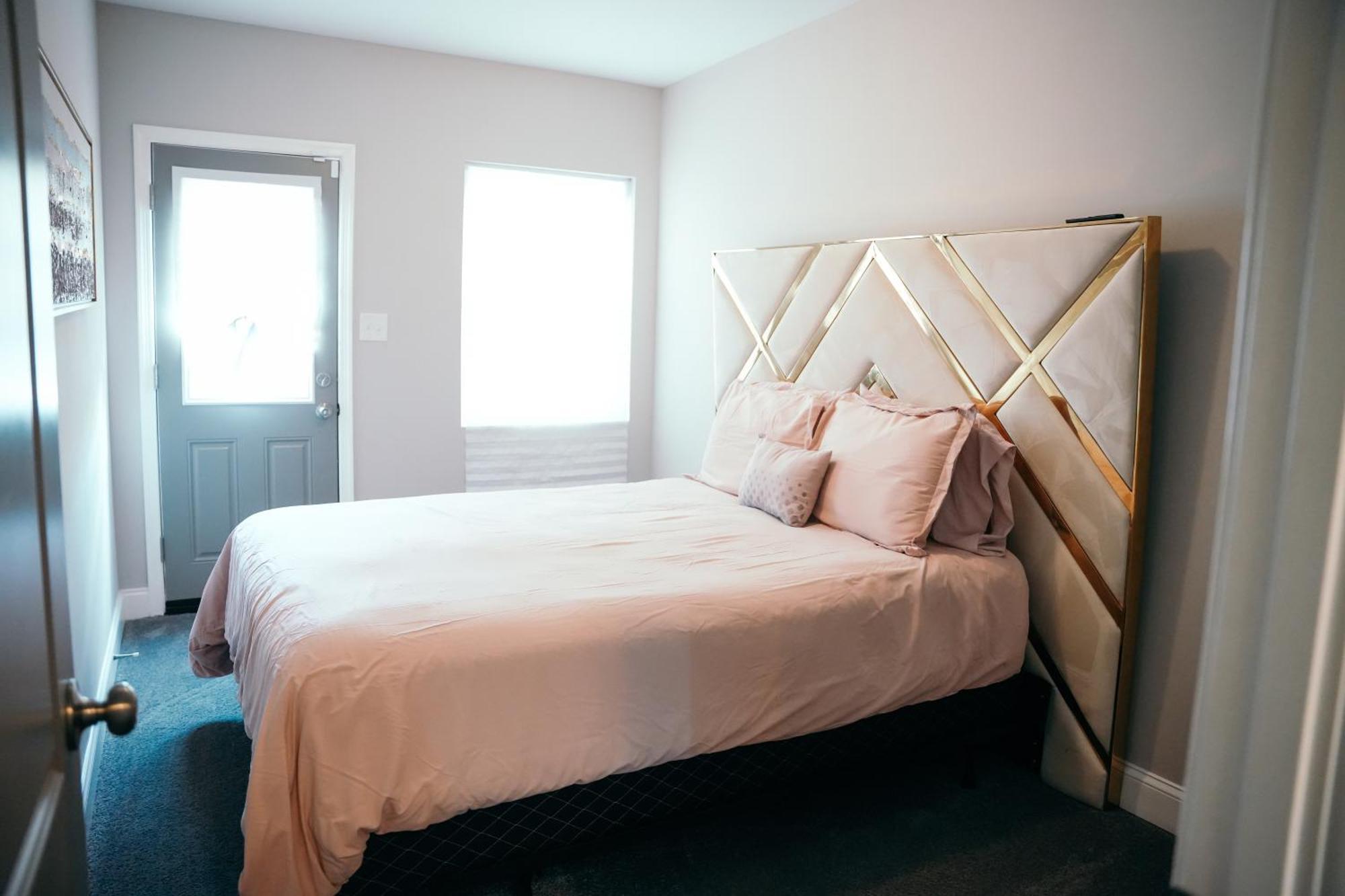 Charm Luxury 4 Bedroom Brick * Baltimore
