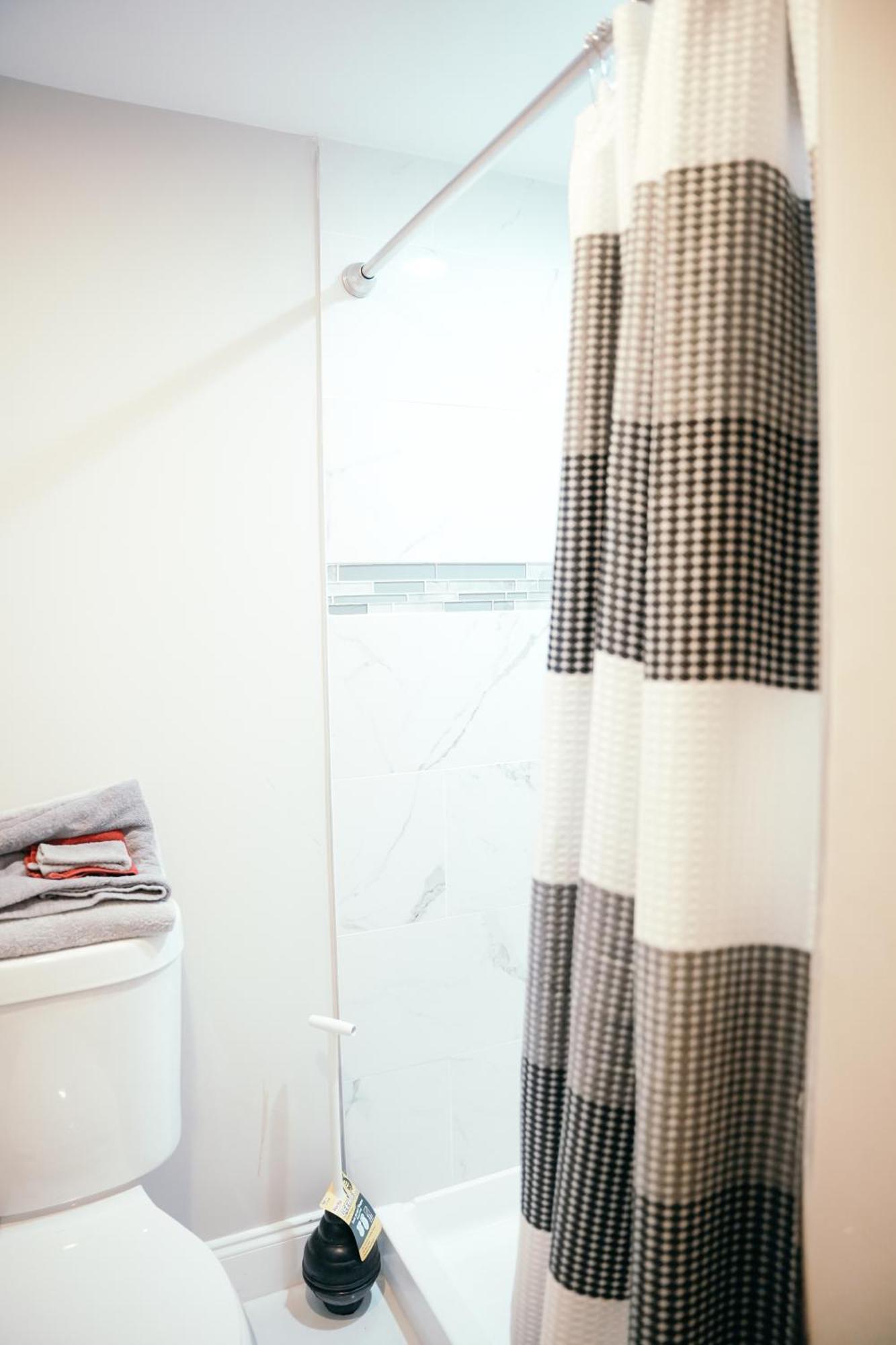 Charm Luxury 4 Bedroom Brick Apartment Baltimore