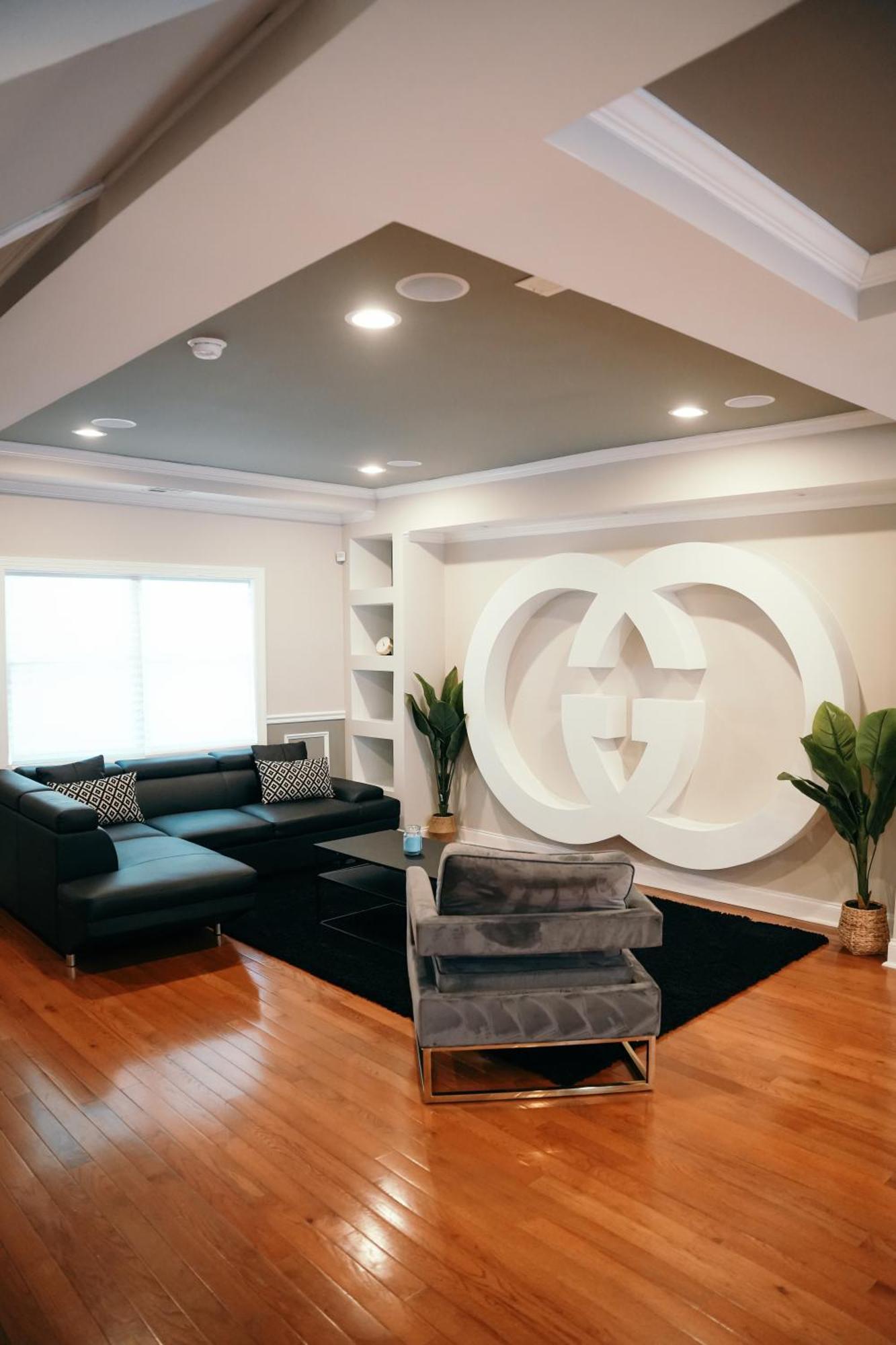 Charm Luxury 4 Bedroom Brick